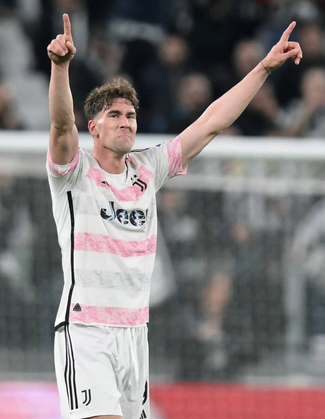 尤文图斯客场逆转，取得关键胜利